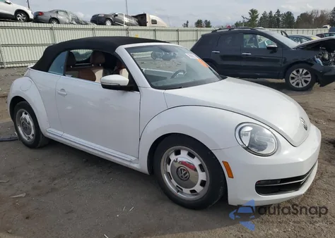 2015 Volkswagen Beetle 1.8T z USA, uszkodzony, nr VIN 3VW517AT8FM809530